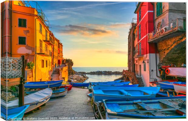Boats in Riomaggiore. Cinque Terre Canvas Print by Stefano Orazzini