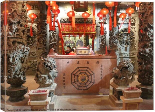 Hotel reception in ancient Chinese temple style. Canvas Print by Hanif Setiawan