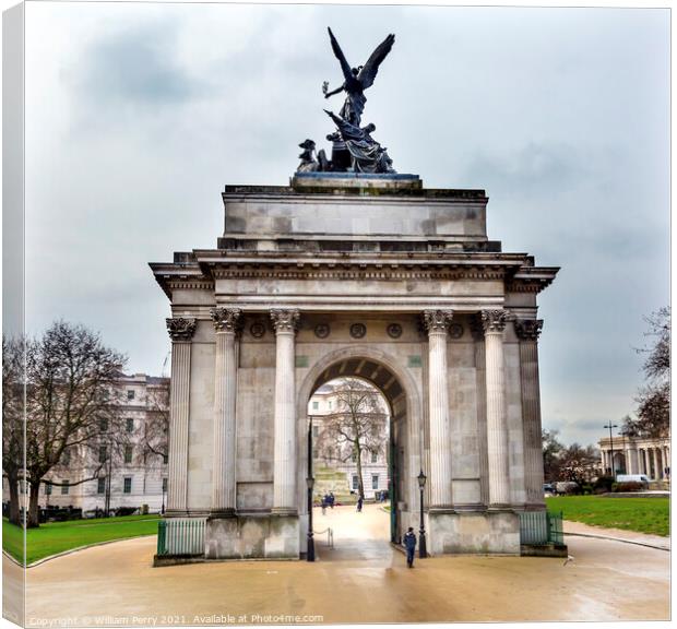 Wellington Arch Hyde Park London England Canvas Print by William Perry