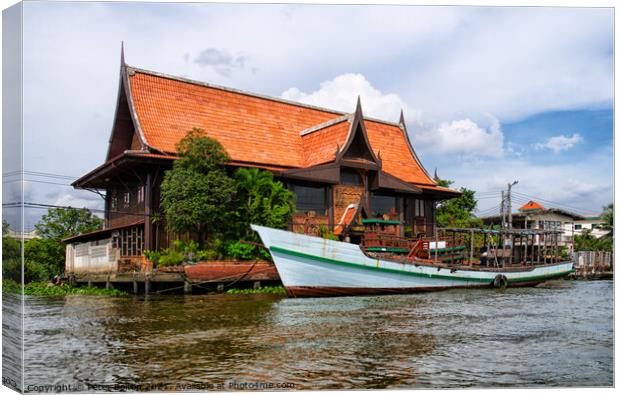 A large house on the banks of Chao Phraya, Bangkok, Thailand. Canvas Print by Peter Bolton