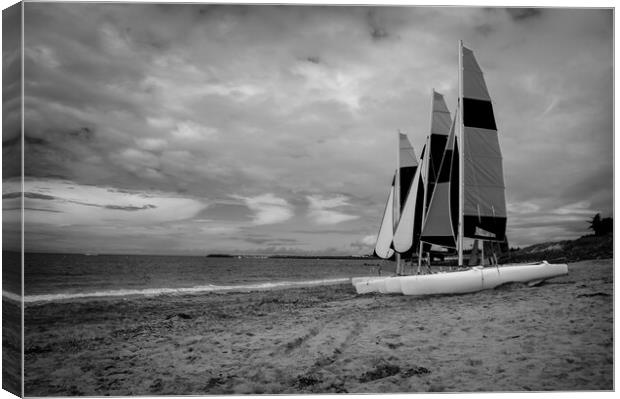 sailing boats on the beach Canvas Print by youri Mahieu