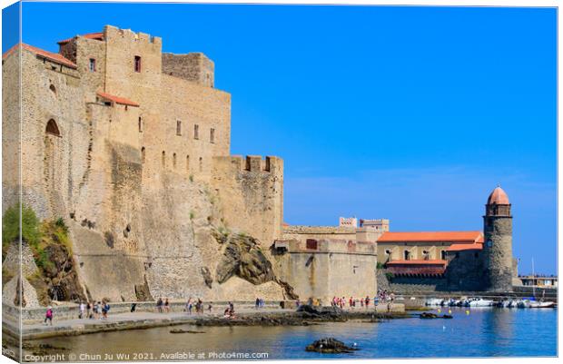 Château Royal de Collioure, a French royal castle in the town of Collioure, France Canvas Print by Chun Ju Wu