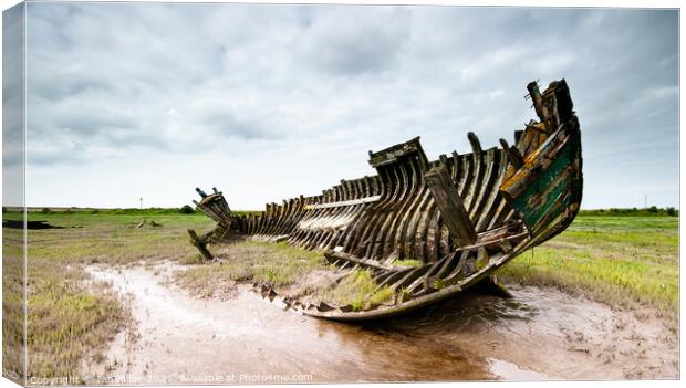 Abandoned boat on the River Wyre. UK Canvas Print by Ian Miller