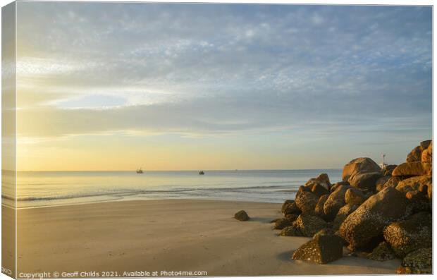  Colourful glowing pastel cirrostratus cloudy tropical beach. Canvas Print by Geoff Childs