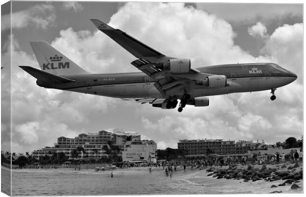 Boeing 747 landing over Maho Beach, St Maarten Canvas Print by Allan Durward Photography