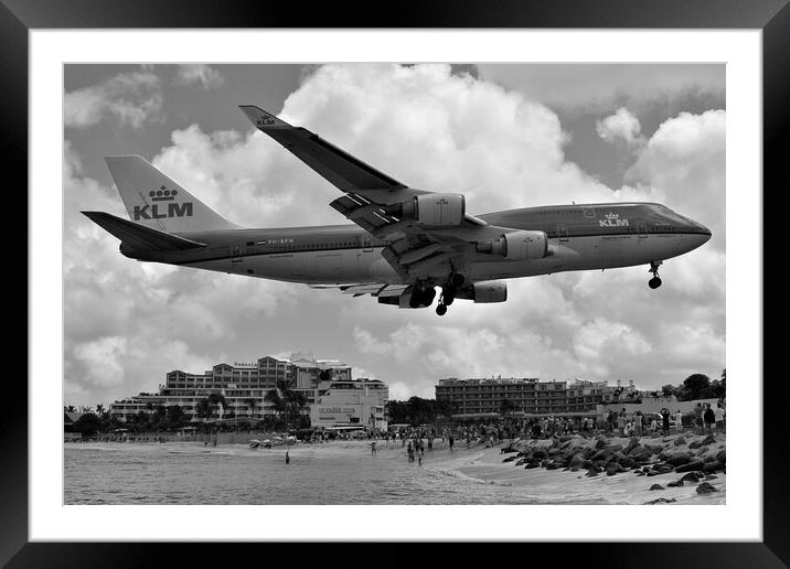 Boeing 747 landing over Maho Beach, St Maarten Framed Mounted Print by Allan Durward Photography