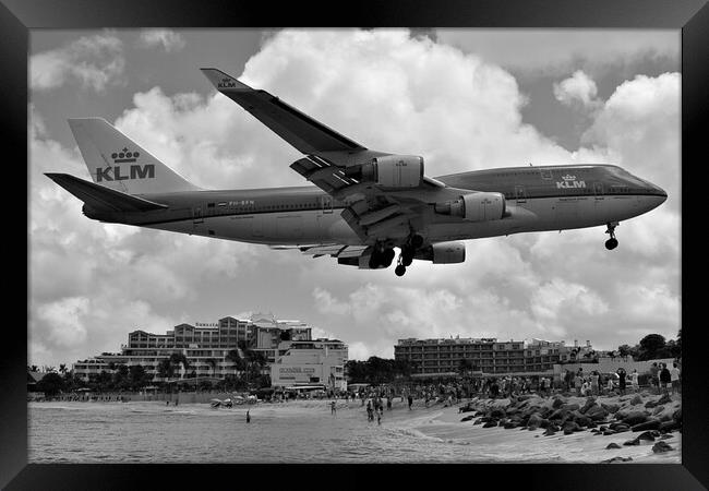 Boeing 747 landing over Maho Beach, St Maarten Framed Print by Allan Durward Photography