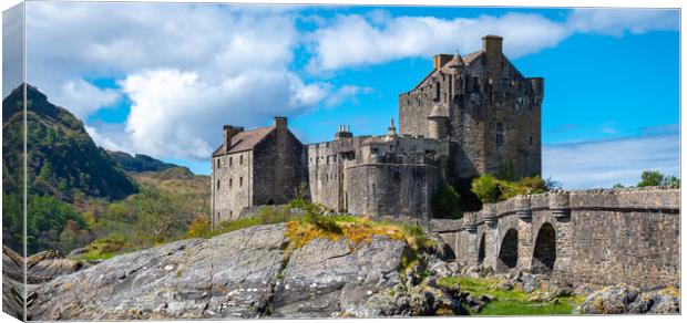 Eilean Donan castle scotland  Canvas Print by stuart bingham