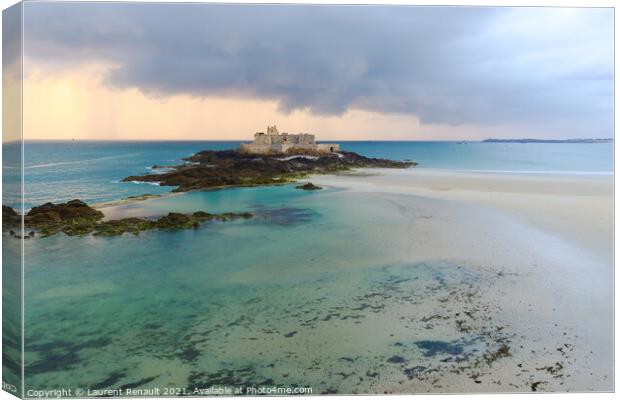 Fort National at eventail beach in Saint-Malo  Canvas Print by Laurent Renault