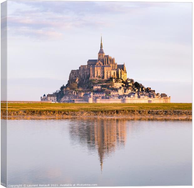 Mont Saint-Michel 	at the dawn Canvas Print by Laurent Renault