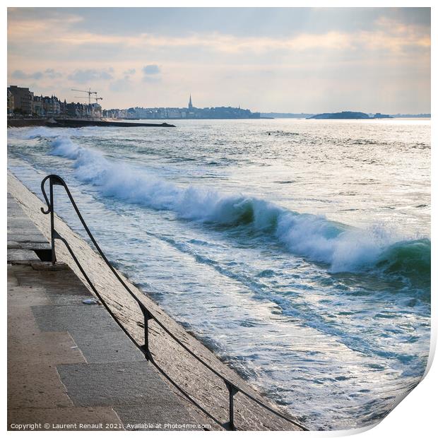 Wave on the Saint-Malo dike Print by Laurent Renault