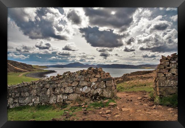 Outdoor stonerock Isle of Skye Framed Print by stuart bingham
