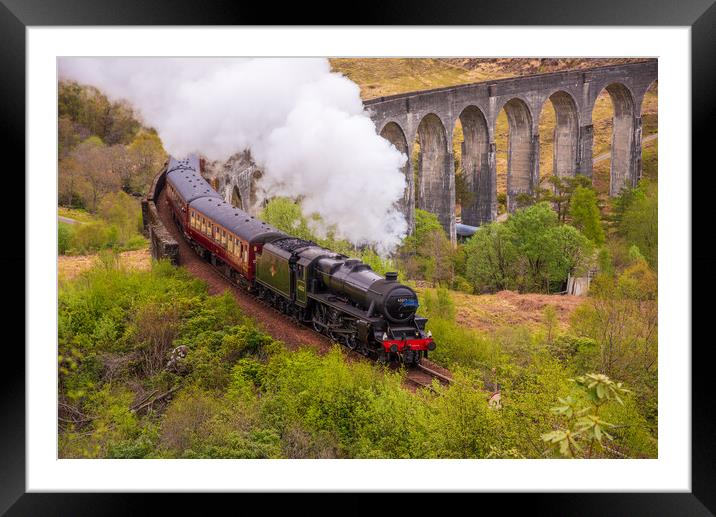 Jacobite steam train glenfinnan viaduct Framed Mounted Print by stuart bingham