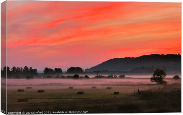 Somerset levels sunrise  Canvas Print by Les Schofield