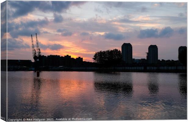 Golden Sunset over Docklands, Canary Wharf, London, UK Canvas Print by Rika Hodgson