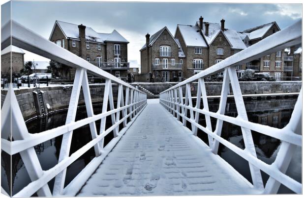 Walkway In the snow chatham kent Canvas Print by stuart bingham