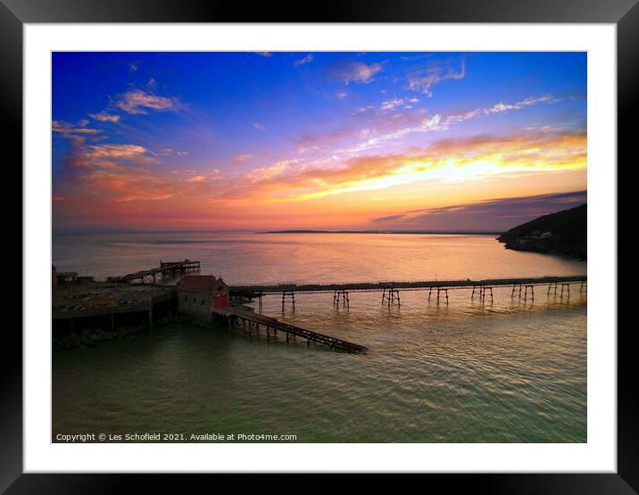 Sunset at Birnbeck Pier Weston-super-mare  Framed Mounted Print by Les Schofield
