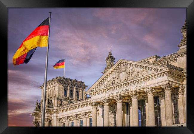 Federal Government Office - German Bundestag Reichtagsgebaeude i Framed Print by Erik Lattwein
