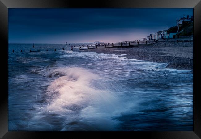 Groyne central. Framed Print by Bill Allsopp