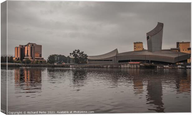The War museum on the banks of Salford Quays Canvas Print by Richard Perks