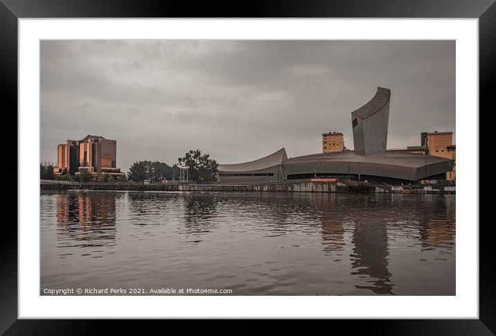 The War museum on the banks of Salford Quays Framed Mounted Print by Richard Perks