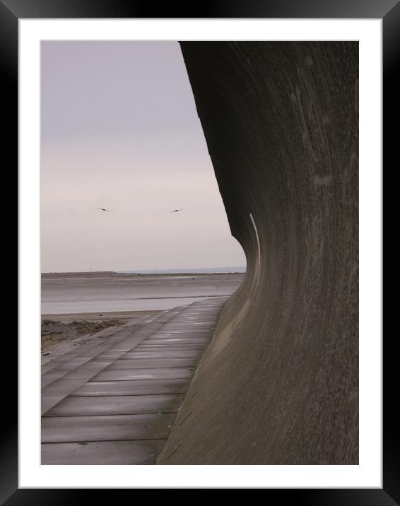 Burnham along the sea wall. Framed Mounted Print by Heather Goodwin