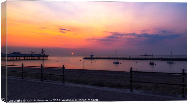 Herne Bay  Canvas Print by Alistair Duncombe