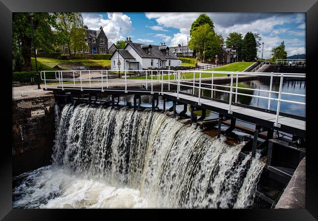 Fort Augustus lock gates Framed Print by stuart bingham