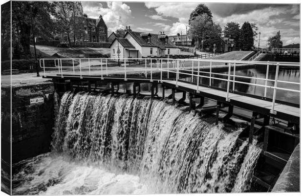 Fort Augustus lock gates Canvas Print by stuart bingham