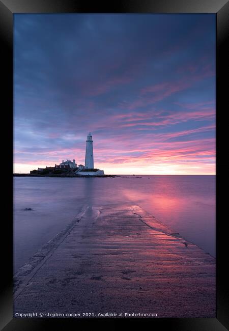 st marys lighthouse Framed Print by stephen cooper