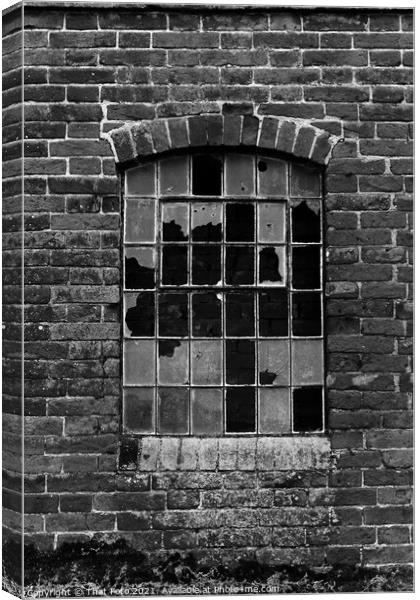 old broken window at a deserted farmyard Canvas Print by That Foto