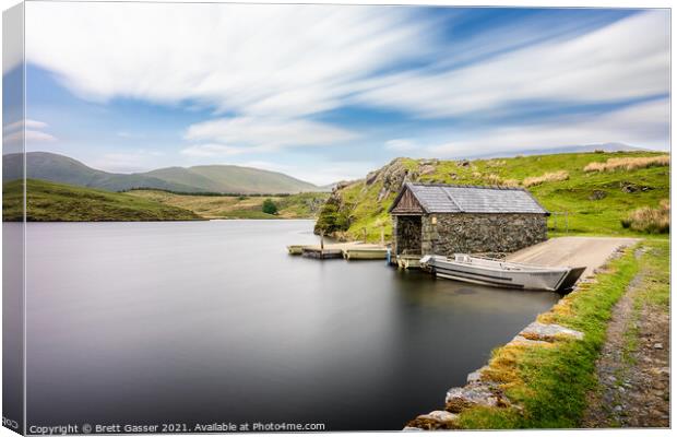 Llyn Dywarchen Boat House Canvas Print by Brett Gasser