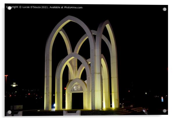 Arch sculpture at Qatar Acrylic by Lucas D'Souza
