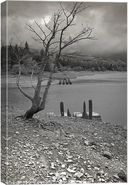 Rain over Derwent Reservoir Canvas Print by K7 Photography