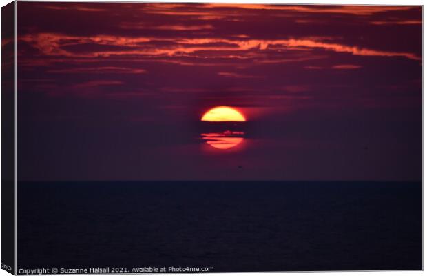 Red Sky at Night  Canvas Print by Suzanne Halsall