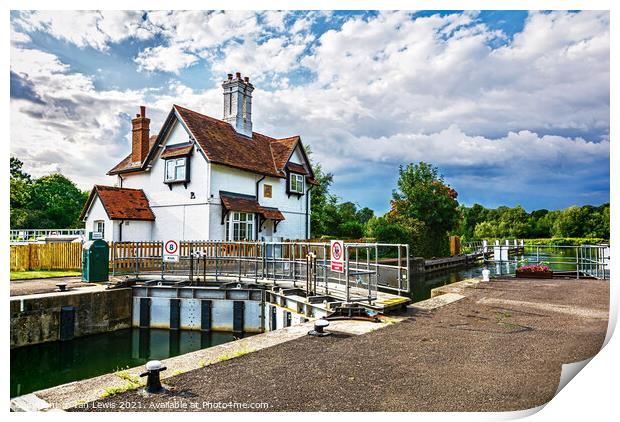 The Lock Keeper's Cottage At Goring Print by Ian Lewis