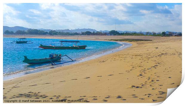 Longtail fishing boats at sand beach Print by Hanif Setiawan