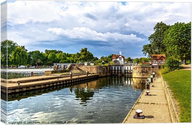 Approaching Goring on Thames Lock Canvas Print by Ian Lewis