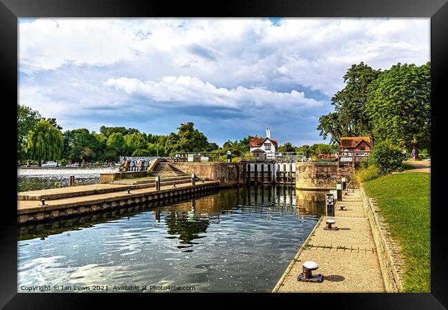 Approaching Goring on Thames Lock Framed Print by Ian Lewis