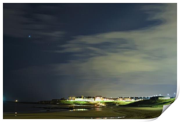 Night view from Tynemouth beach Print by simon cowan