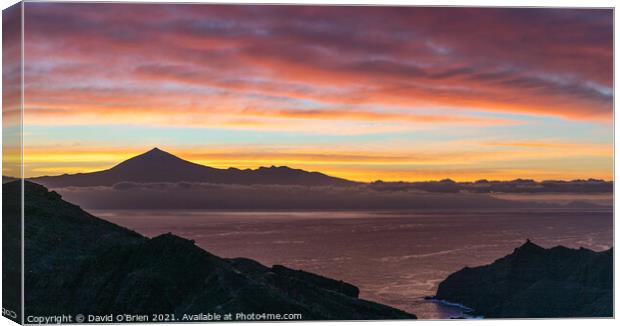 El Teide dawn Canvas Print by David O'Brien