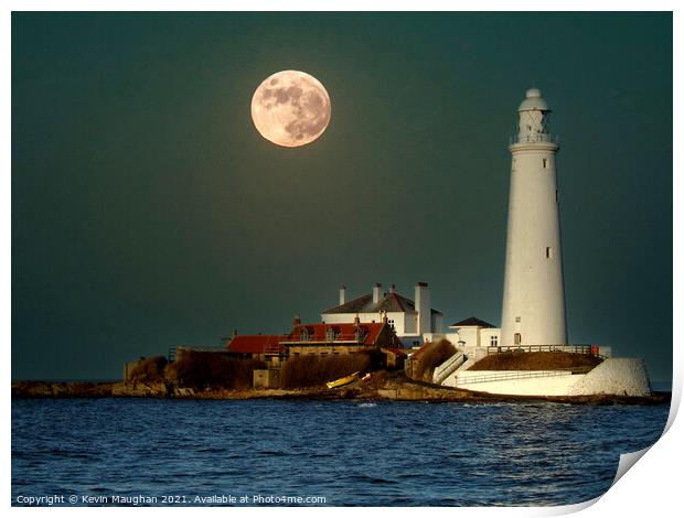 Majestic St Marys Lighthouse at Night Print by Kevin Maughan