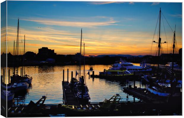 Victoria sunset Canvas Print by Colin Chipp