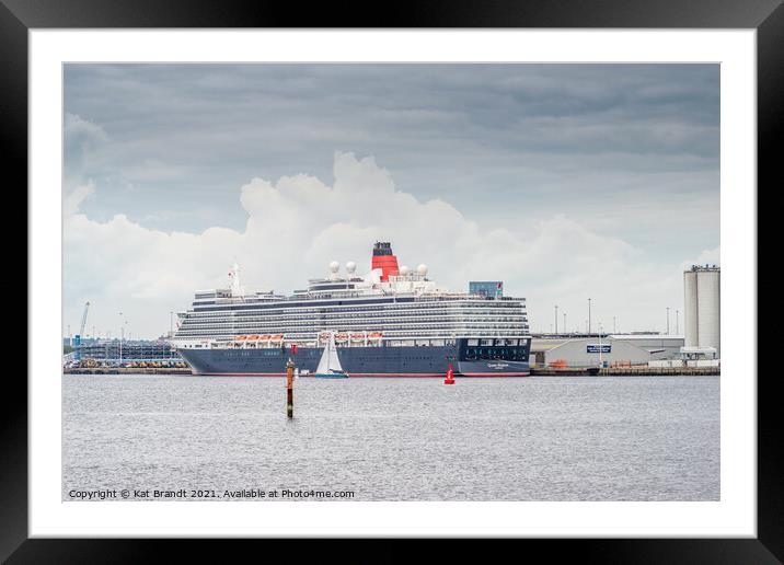 Cunard Queen Elizabeth at Southampton Framed Mounted Print by KB Photo
