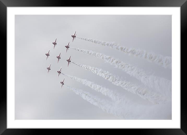 The Red Arrows glistening in the sunlight Framed Mounted Print by Ian Middleton