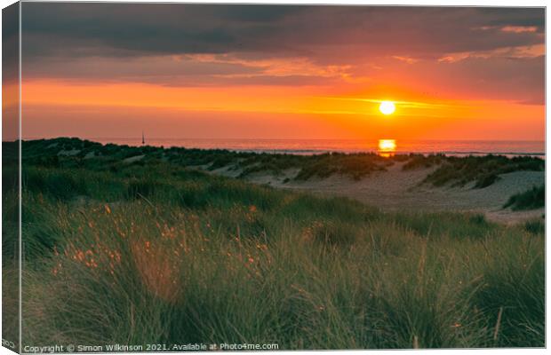 Sunset across the Dunes Canvas Print by Simon Wilkinson