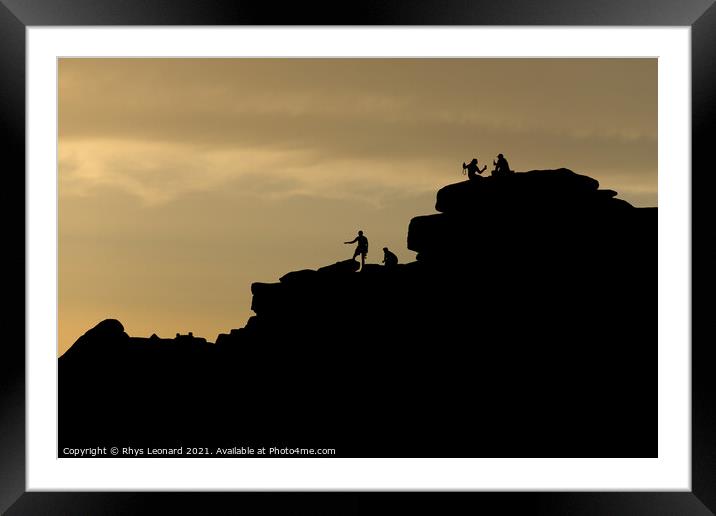 Sunset tourism at stanage edge, a couple take a selfie, climbers too Framed Mounted Print by Rhys Leonard