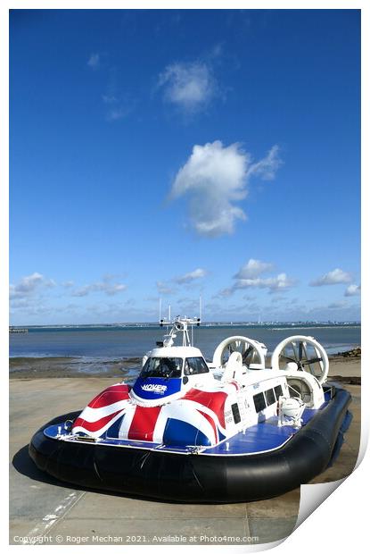 Hovercraft arriving in Ryde Isle of Wight Print by Roger Mechan