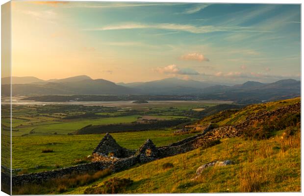 Bae Tremadog Canvas Print by Rory Trappe