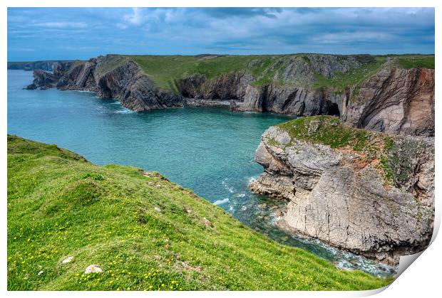 Bull Slaughter Bay in Pembrokeshire Print by Tracey Turner